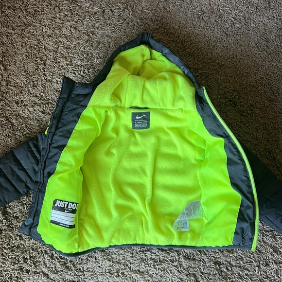 Nike toddler fleece lined puffer zip up coat - Picture 2 of 3